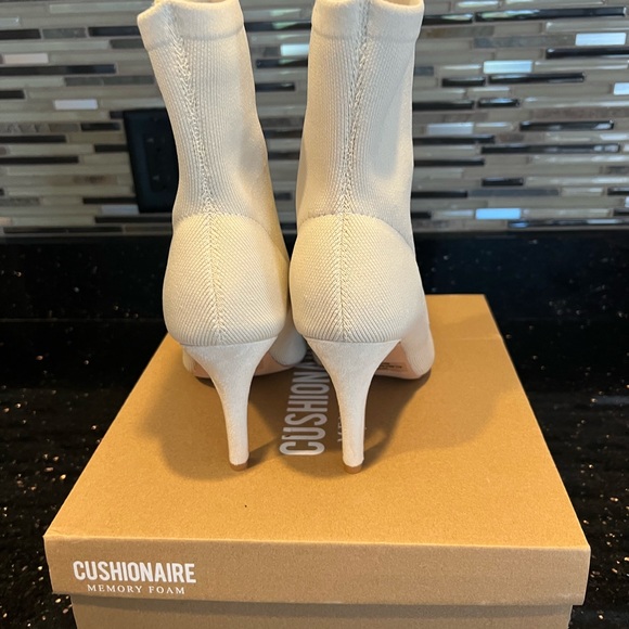 Cushionaire Gipsee Stretch Knit Booties - Picture 3 of 6